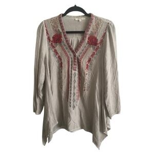 Boho Embroidered Rose Tunic Top Beige V-Neck Sharkbite Hem Long Sleeve Small